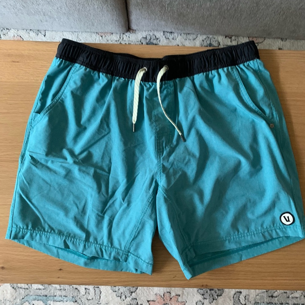 MENS XL Vuori Shorts with Liner